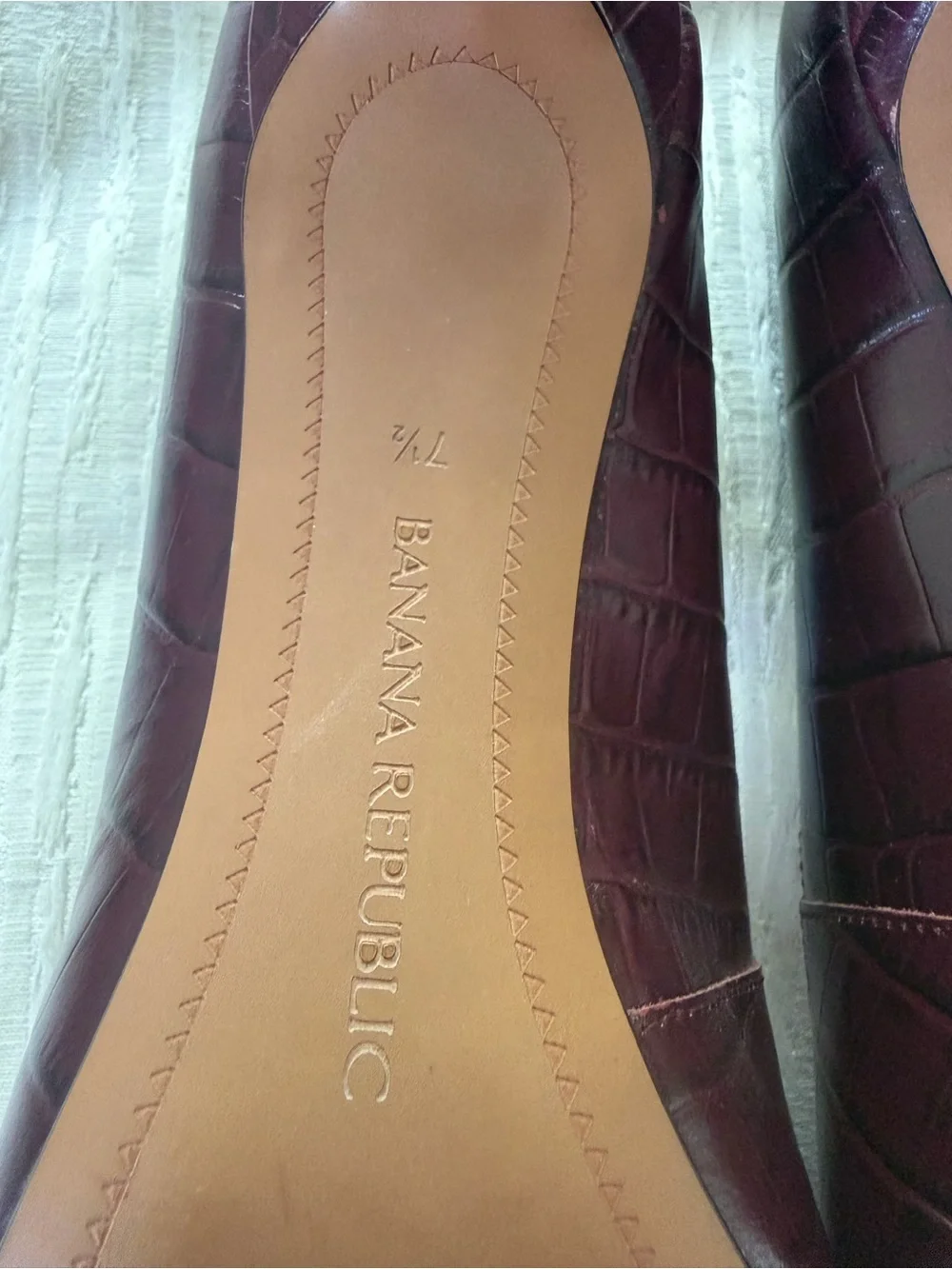 Vintage Banana Republic Women's Burgundy Croc-Embossed Pointed-Toe Heels